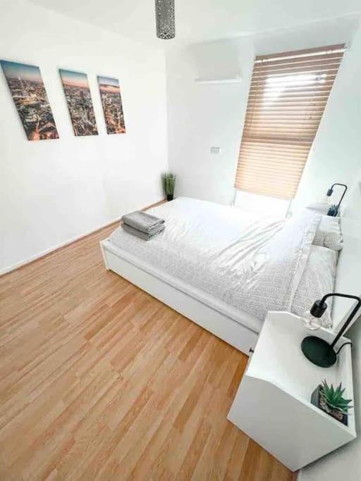 Spacious Two Bedroom Flat Londres Extérieur photo